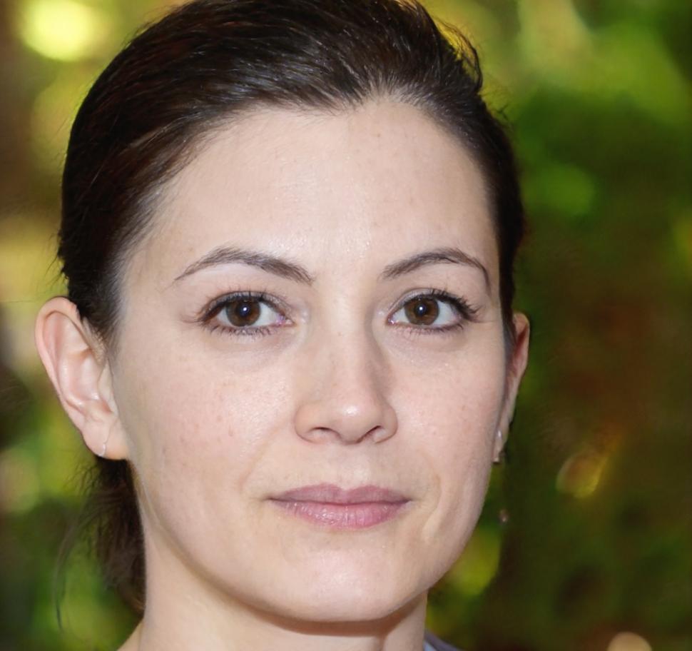 Elif Turuncu - Yaratıcı Sunum Direktörü